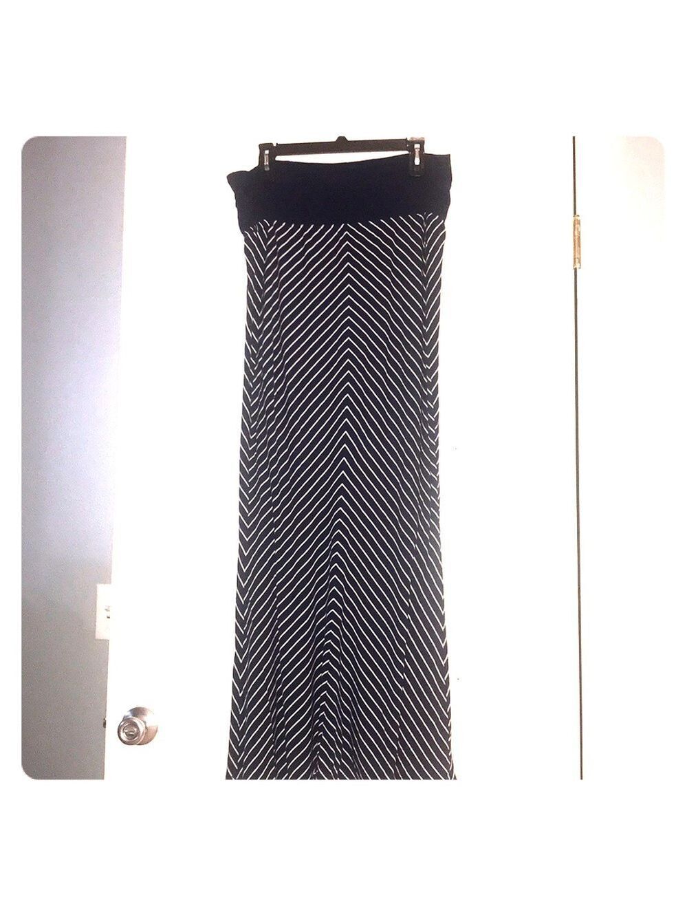 Liz Lange Maternity Navy White Chevron Striped Maxi Skirt XS EUC